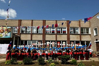 Театрализованный массовый праздник "Мы живем в стране великой"
